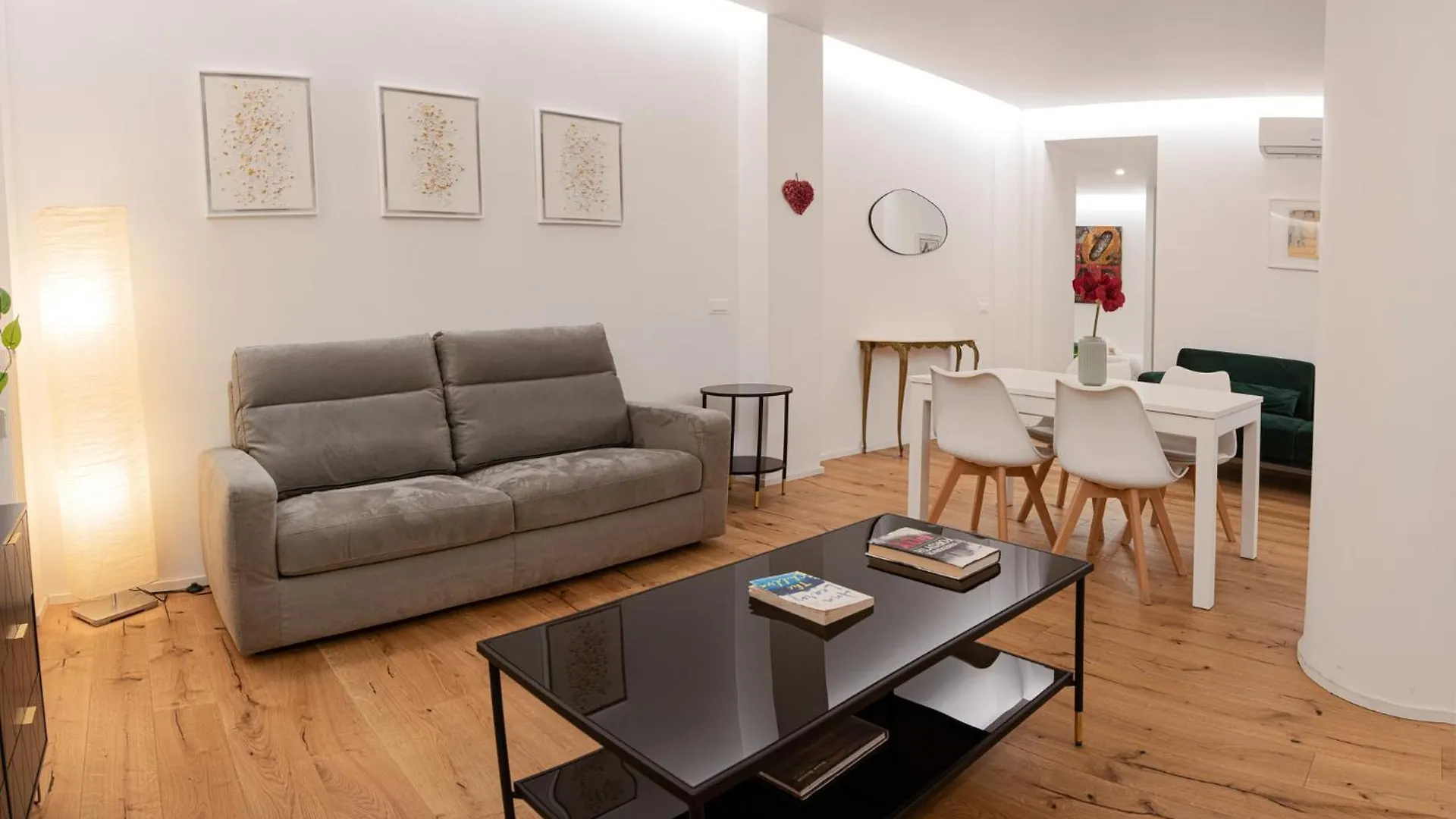 La Dolce Vita - Luxury Stylish Flats In Trastevere 70-90Sqm Rome 0*,  Italy